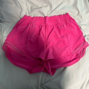 sonic pink lululemon hotty hot 2.5 inch high rise shorts